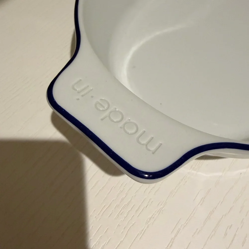 ✨ Made In Cookware Oval Baking Dish – Navy Rim ✨ - Picture 3 of 5